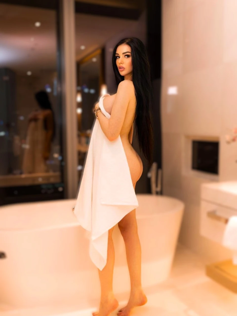 Emilia escort in Dubai